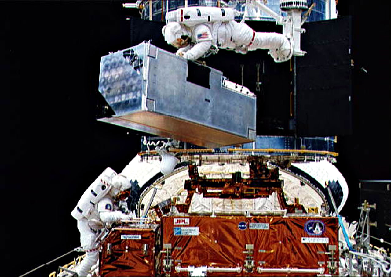 30 anni di Hubble Space Telescope 1990, 24 aprile1990, 30 anni, 30 anni Hubble, Alessia Cassetti, compleanno hubble, ESA, HST, Hubble, Hubble Space Telescope, LOfficina, lofficina del planetario, NASA, news, news LOfficina, Space Shuttle, spazio, telescopio